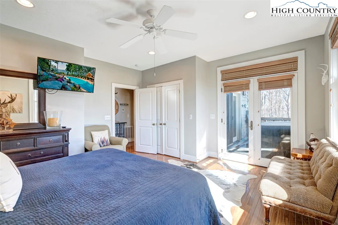 Image number 7 for the current listing