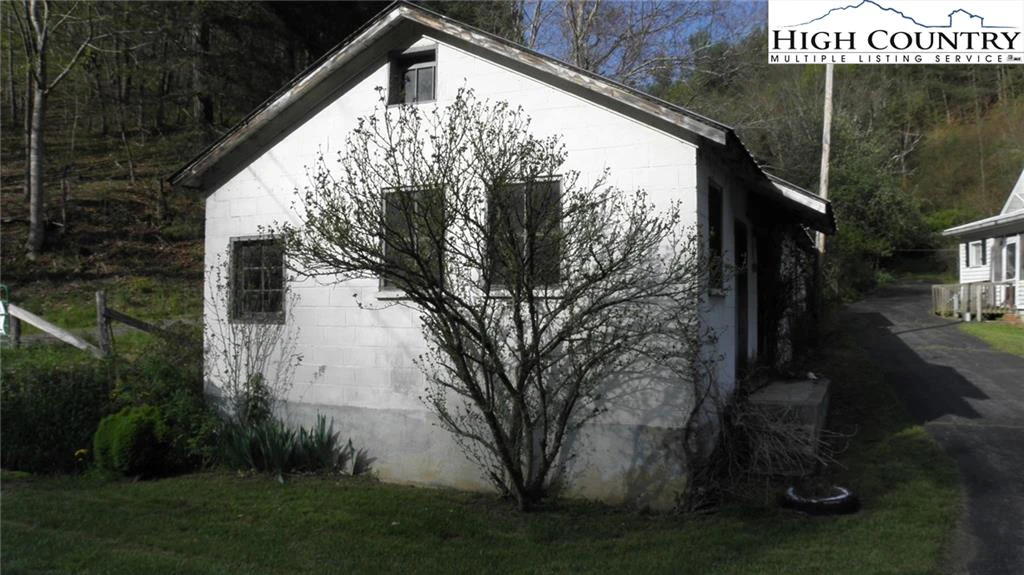 Image number 27 for the current listing