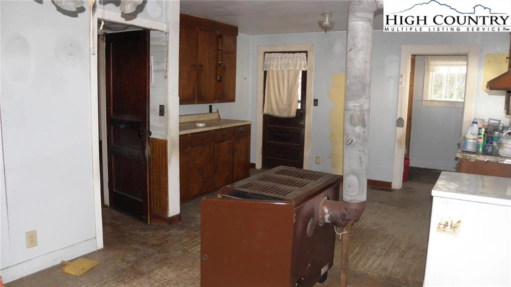 Image number 14 for the current listing