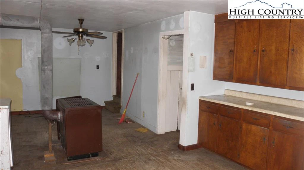 Image number 3 for the current listing
