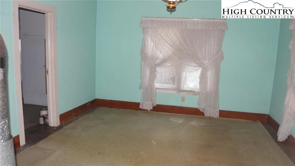 Image number 5 for the current listing