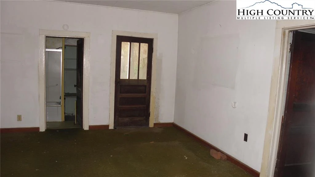 Image number 6 for the current listing