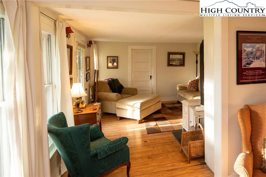 Image number 12 for the current listing