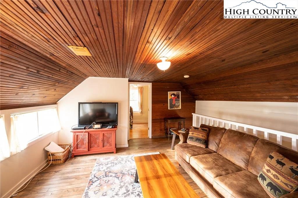 Image number 5 for the current listing