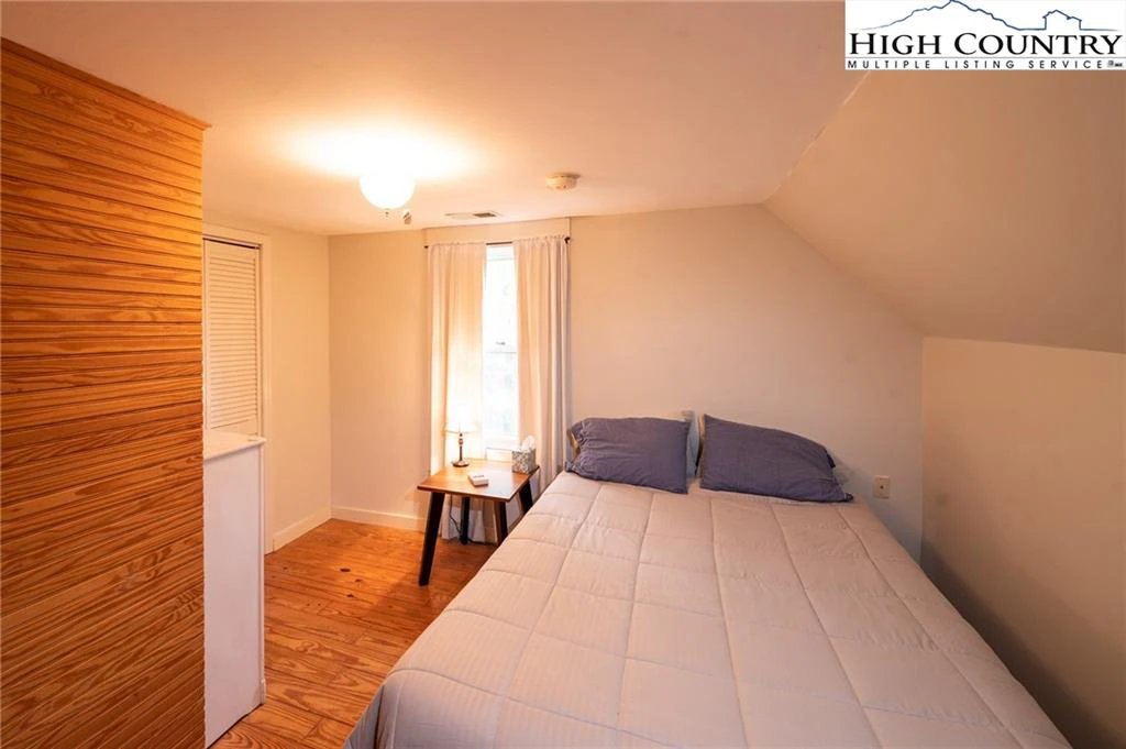 Image number 6 for the current listing