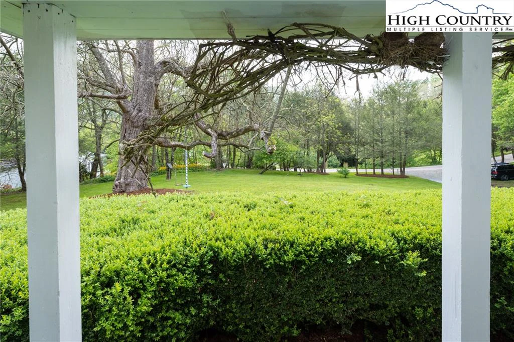 Image number 13 for the current listing