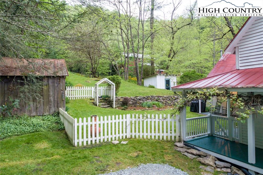 Image number 14 for the current listing