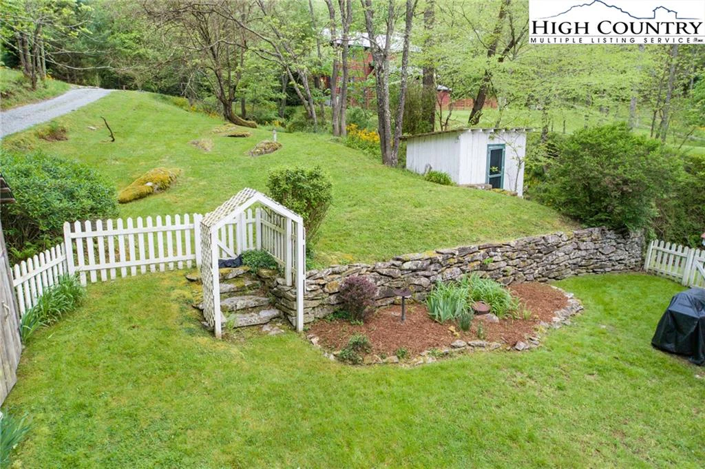 Image number 15 for the current listing