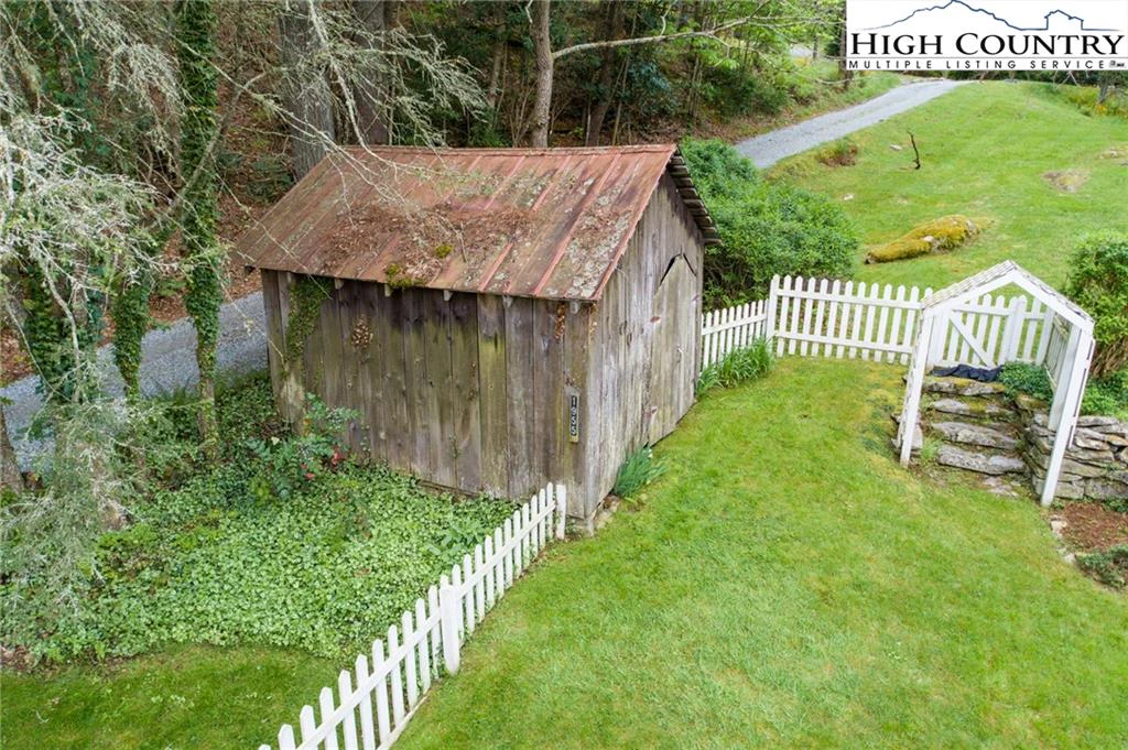 Image number 17 for the current listing