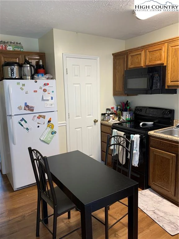 Image number 5 for the current listing