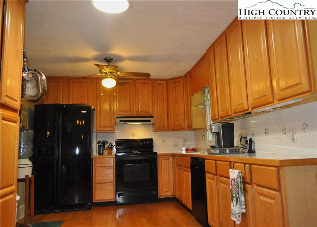 Image number 2 for the current listing