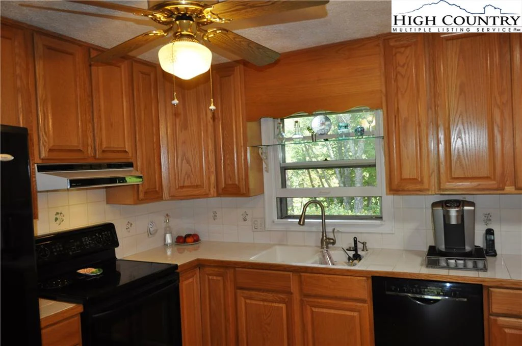 Image number 13 for the current listing