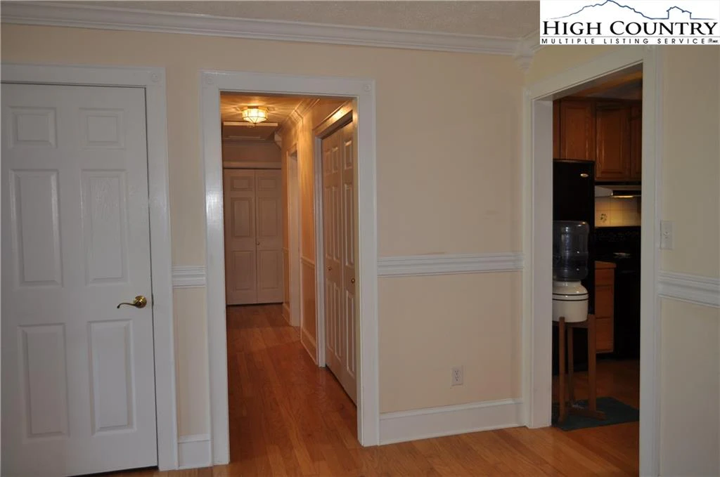 Image number 12 for the current listing
