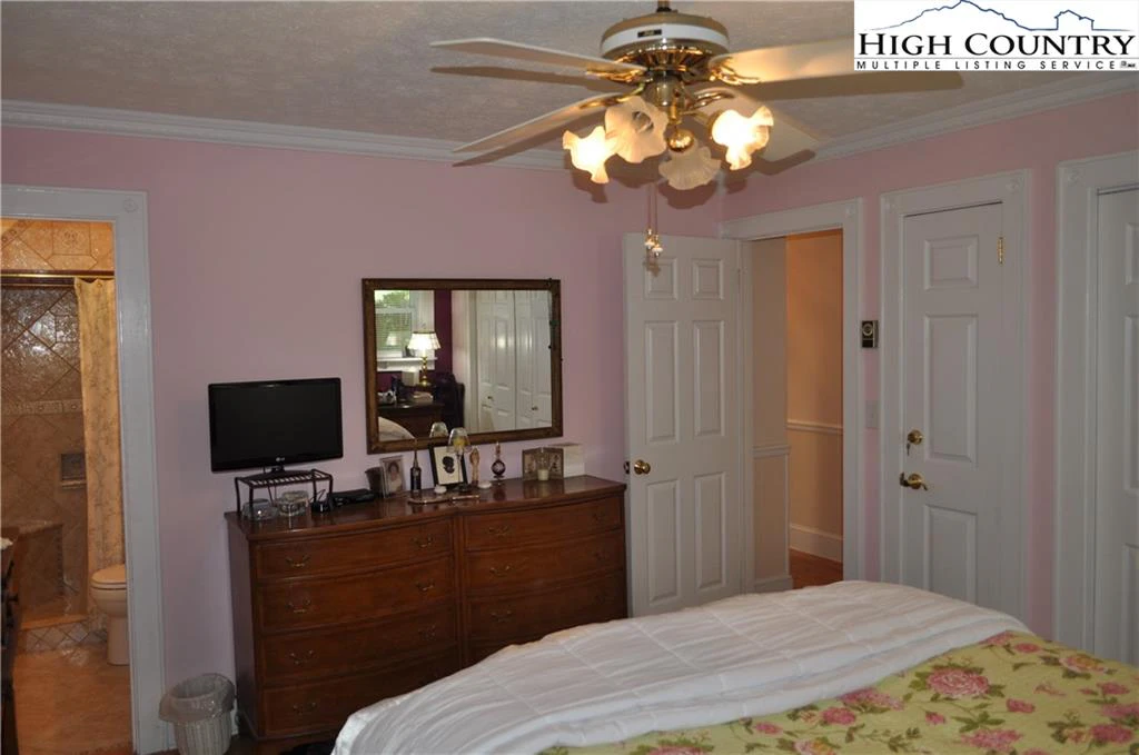 Image number 10 for the current listing