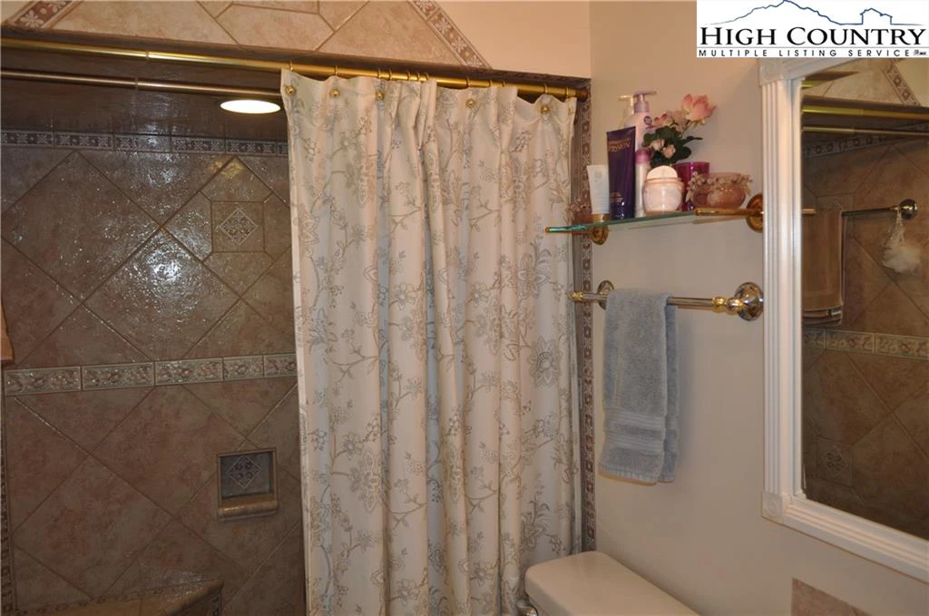 Image number 9 for the current listing