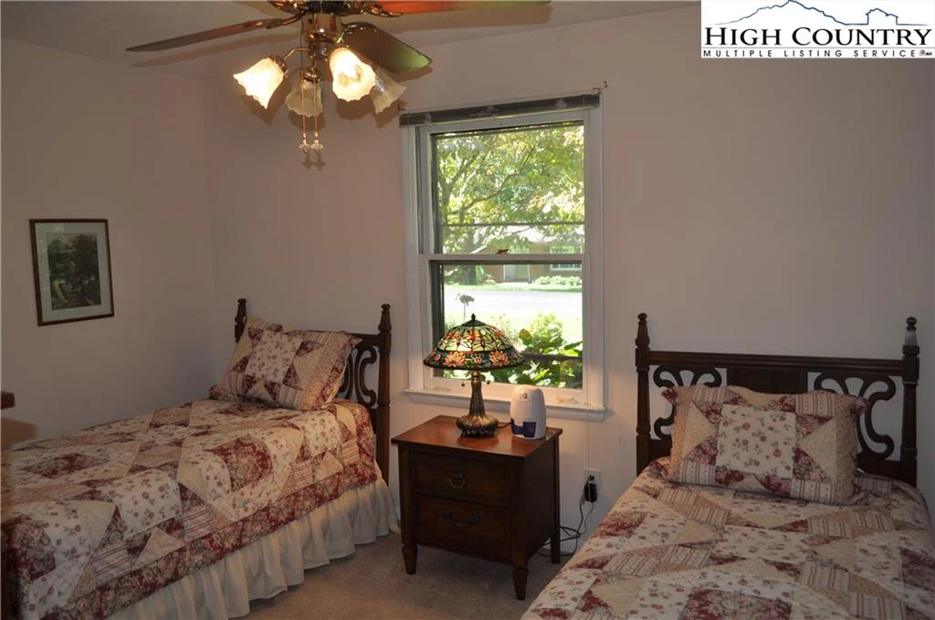 Image number 8 for the current listing