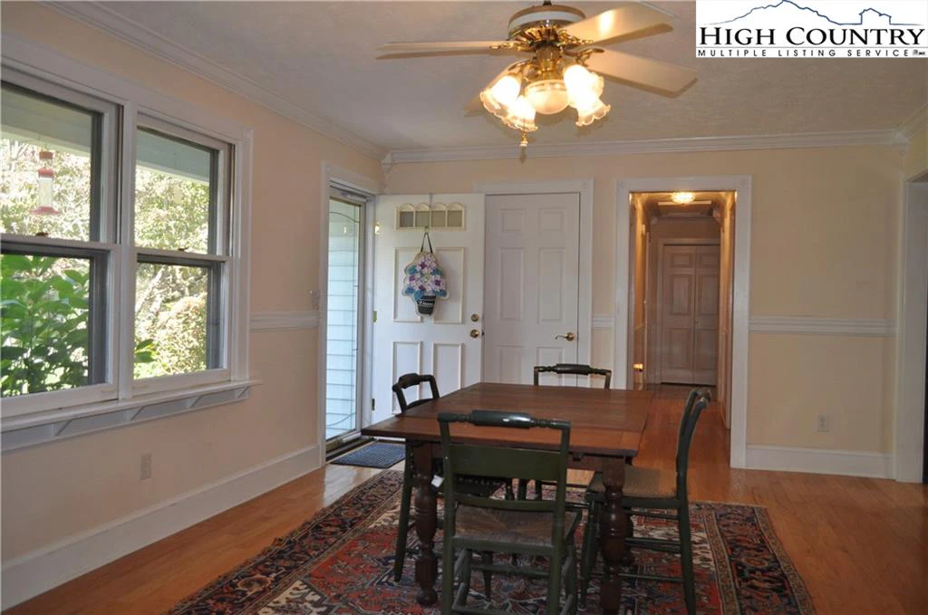Image number 17 for the current listing