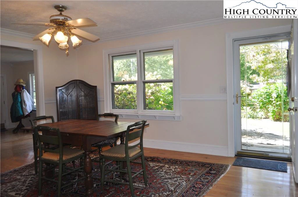Image number 16 for the current listing