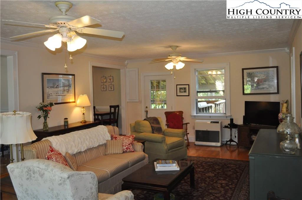 Image number 15 for the current listing