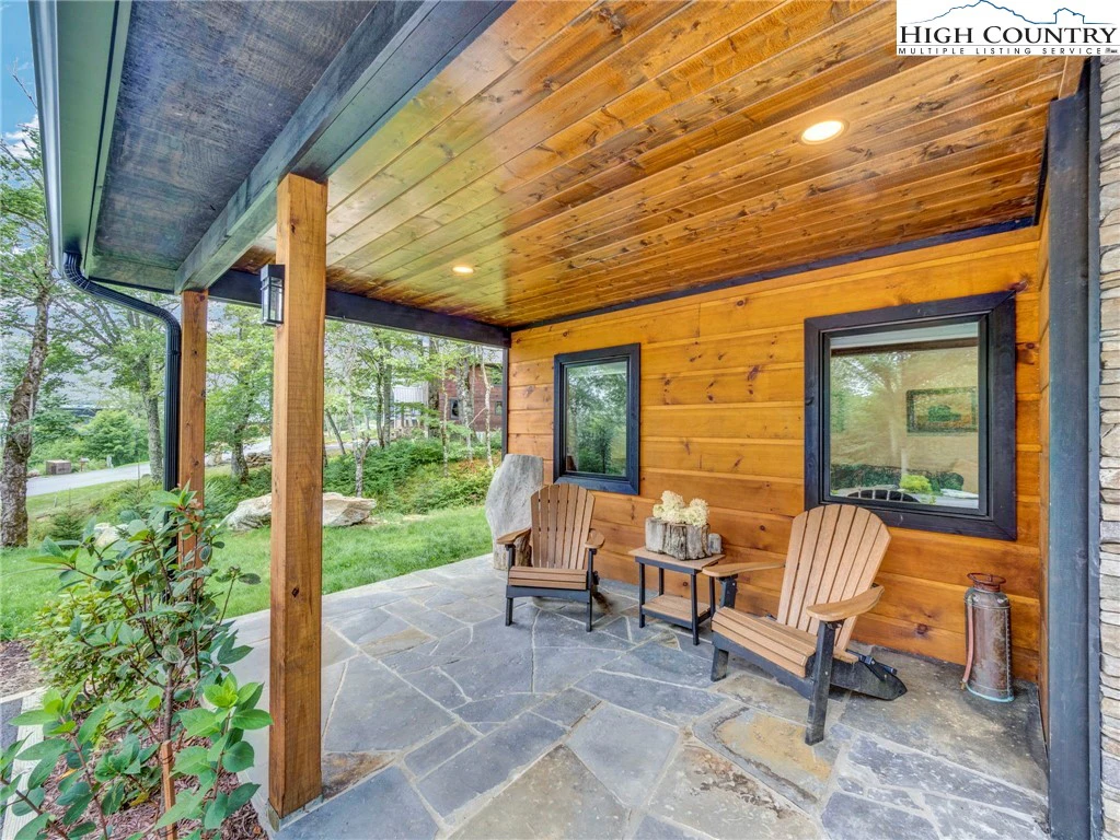 Image number 23 for the current listing