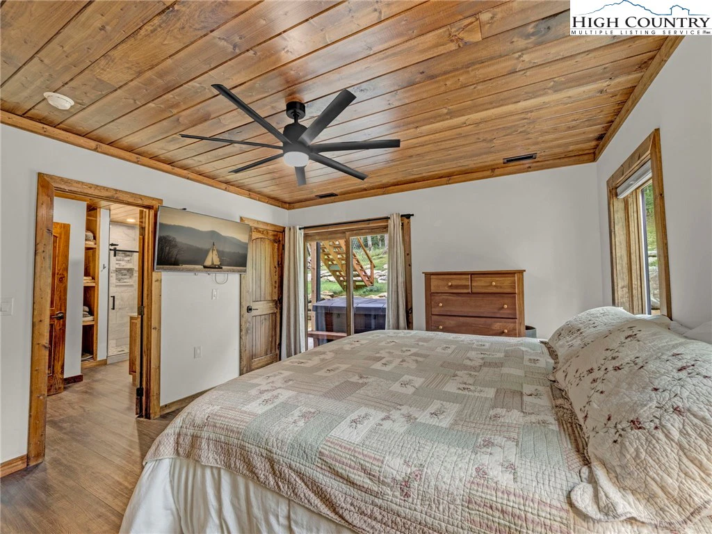 Image number 12 for the current listing
