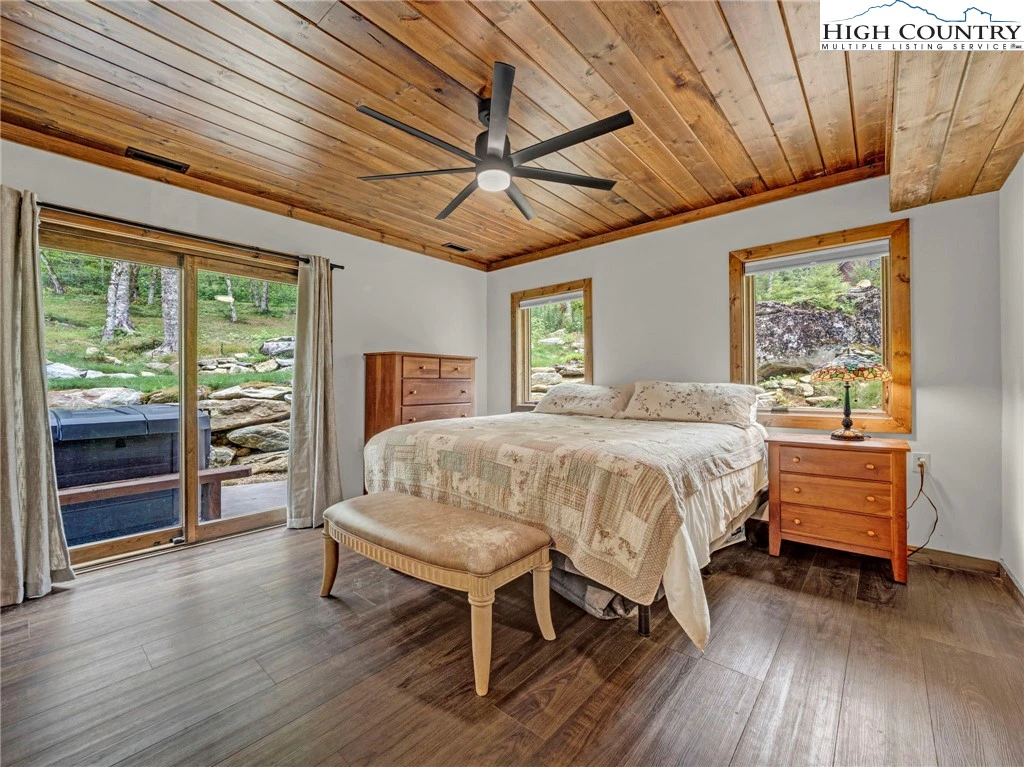 Image number 2 for the current listing