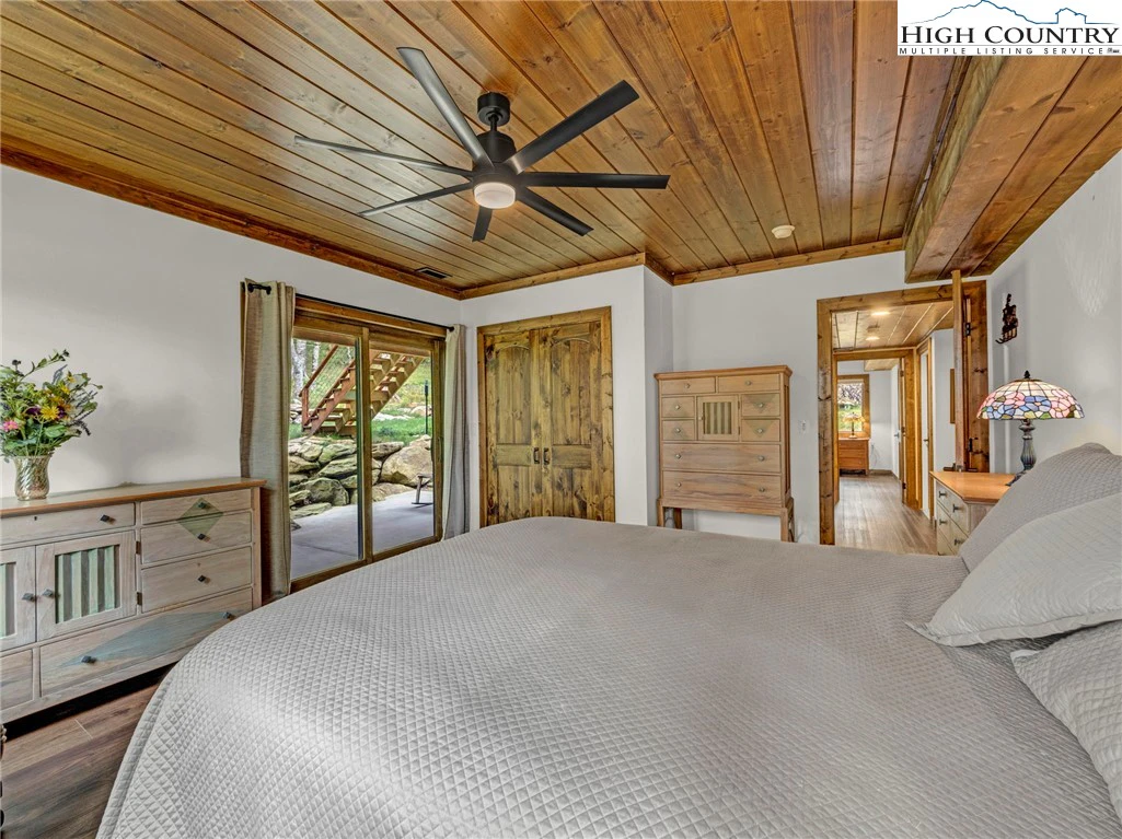 Image number 9 for the current listing