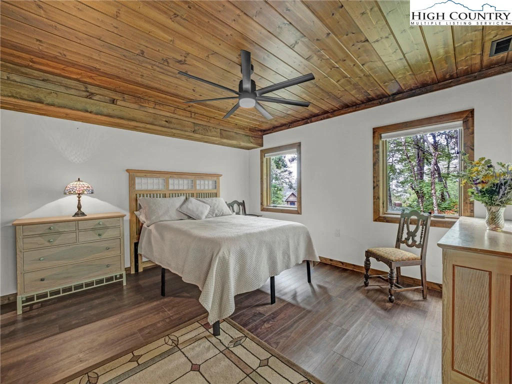 Image number 7 for the current listing
