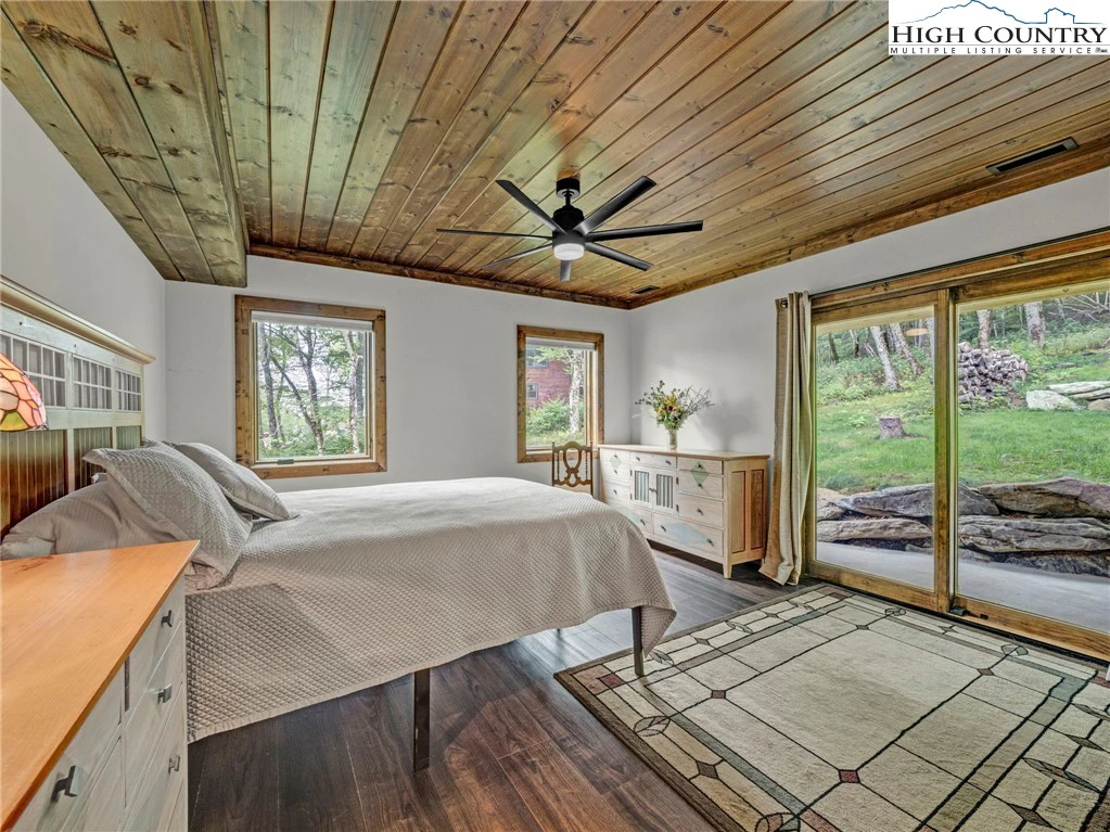 Image number 8 for the current listing
