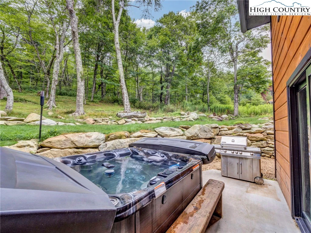 Image number 15 for the current listing