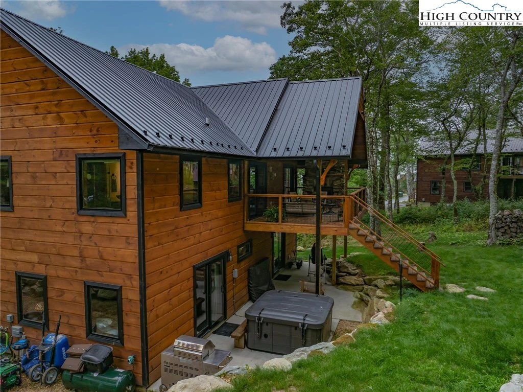 Image number 17 for the current listing