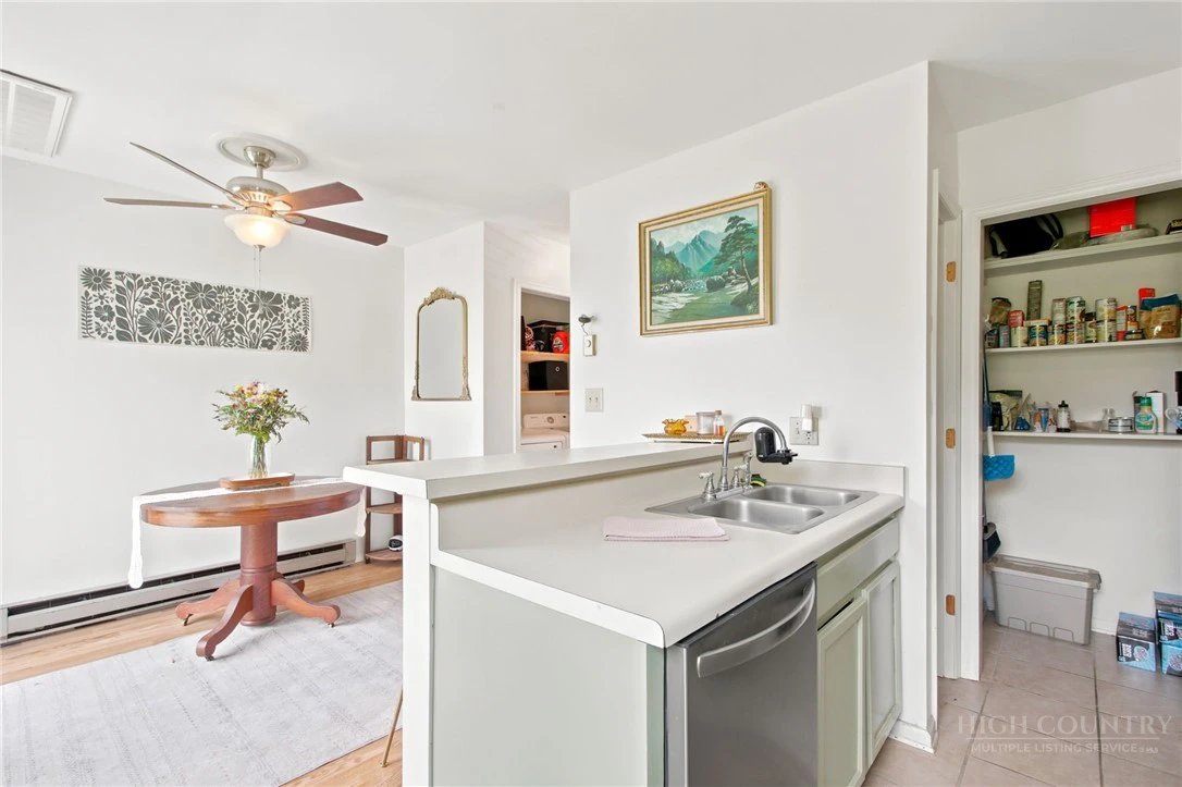 Image number 10 for the current listing