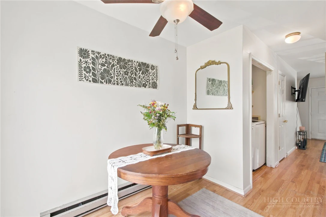 Image number 11 for the current listing