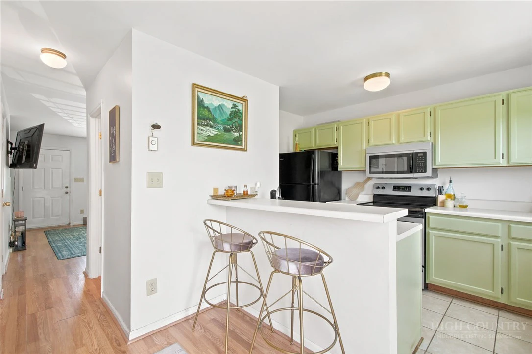 Image number 8 for the current listing