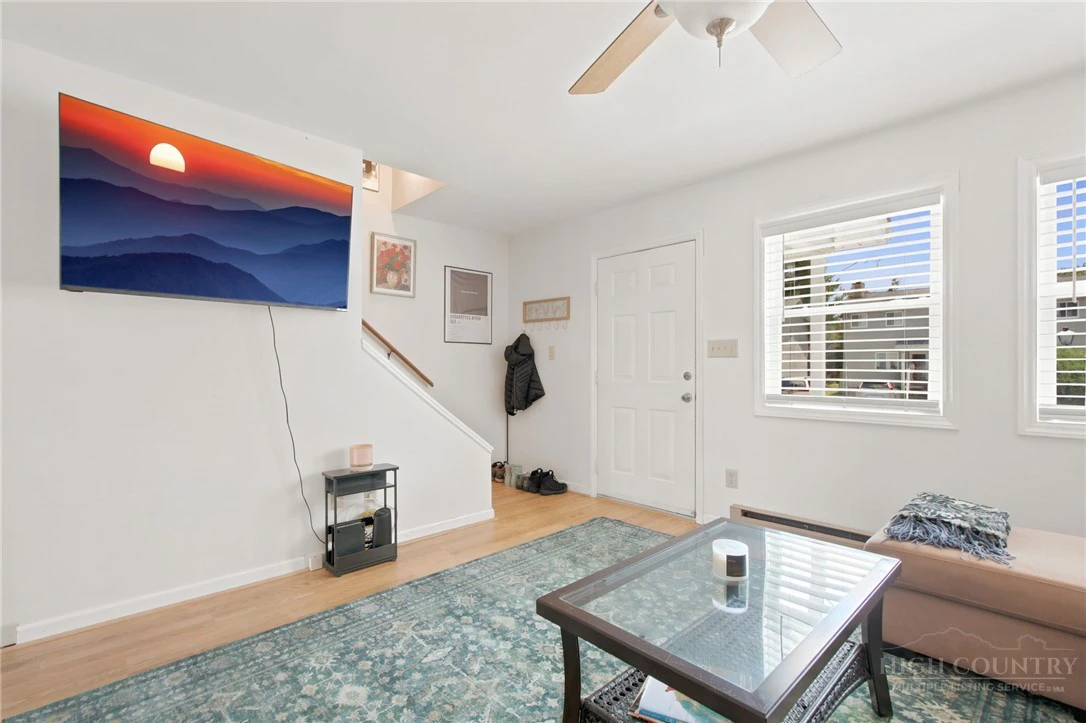 Image number 6 for the current listing