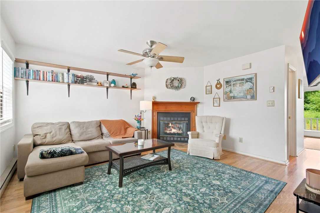 Image number 3 for the current listing