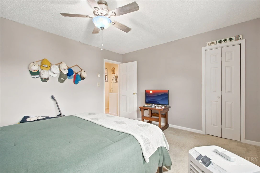 Image number 16 for the current listing