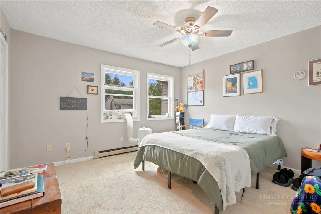 Image number 15 for the current listing