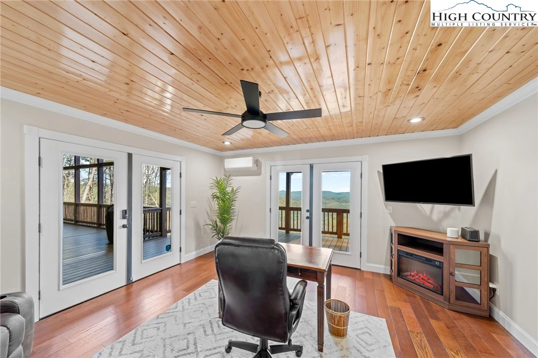 Image number 13 for the current listing