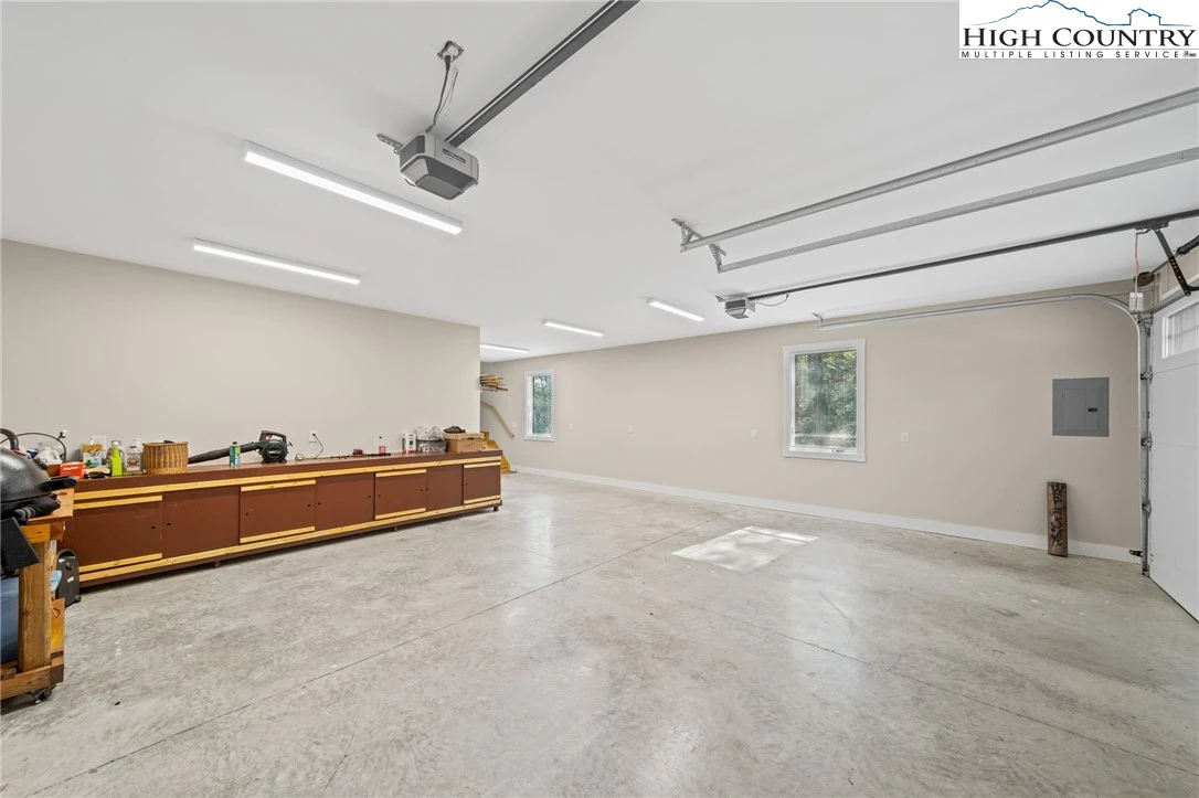 Image number 14 for the current listing