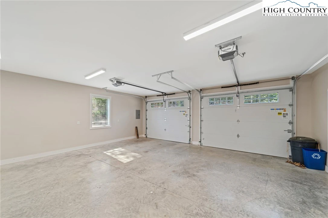 Image number 15 for the current listing