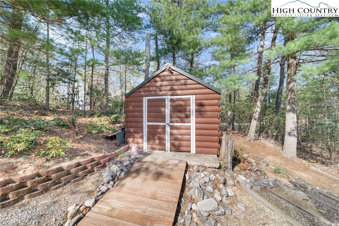 Image number 18 for the current listing