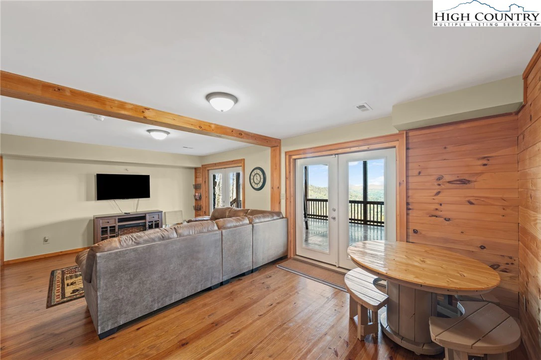 Image number 6 for the current listing