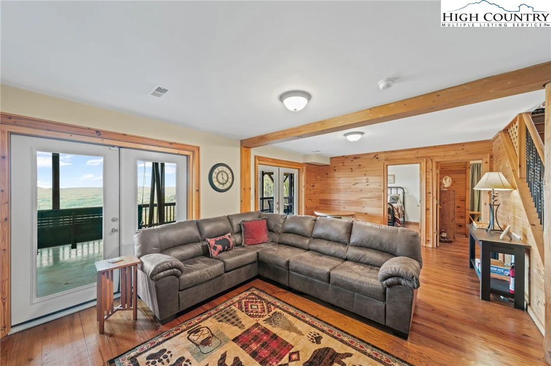 Image number 7 for the current listing