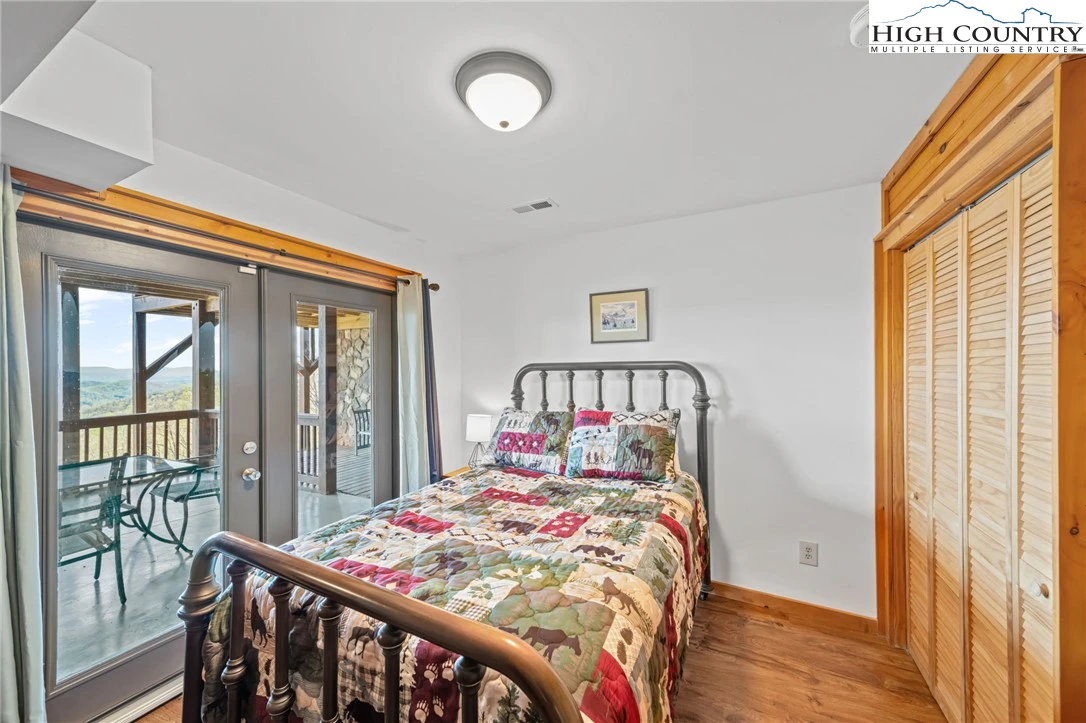 Image number 9 for the current listing