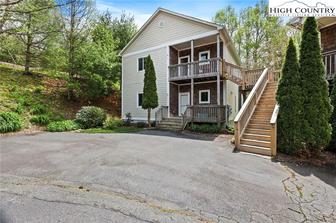 Image number 1 for the current listing