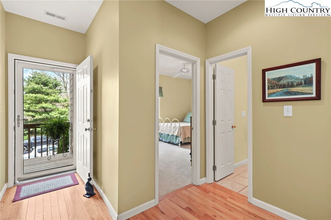 Image number 15 for the current listing