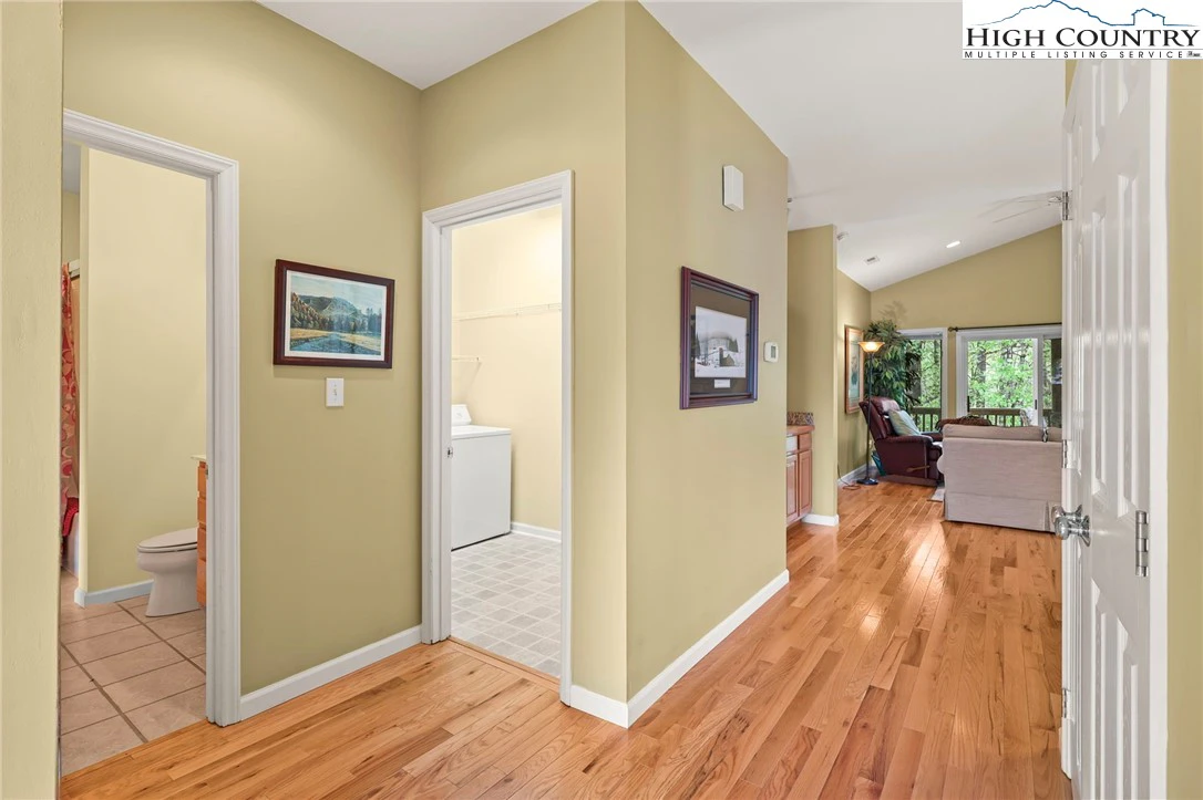 Image number 2 for the current listing