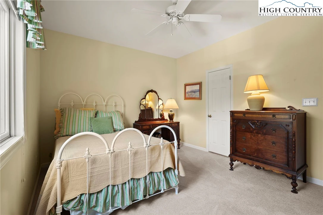 Image number 11 for the current listing