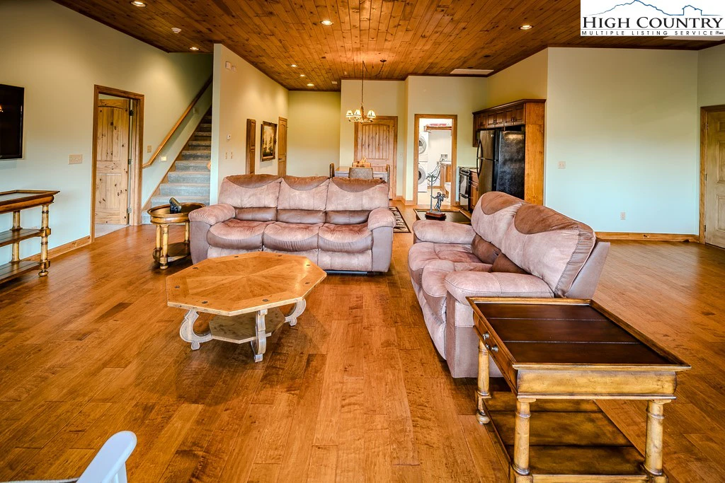 Image number 12 for the current listing